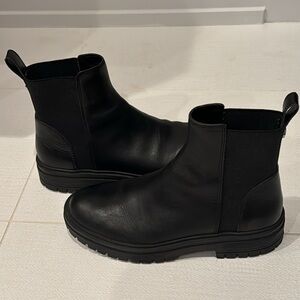 Steve Madden Black Leather Chelsea Boot | Size 8
